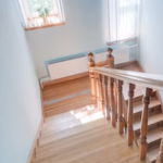 Важность и функциональность чердачной лестницы в доме